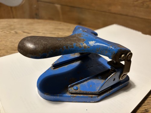 Uralter locher antik metall - locher,
