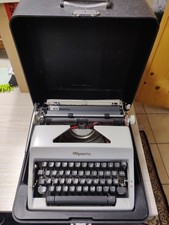 Reiseschreibmaschine Schreibmaschine OLYMPIA INTERNATIONAL im Koffer