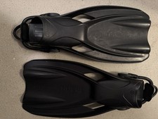 Mares Power Plana Geräteflosse Größe S Schwarz Flossenband Bungee