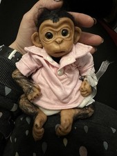 Handmodelliertes Affenbaby „ Nina“
