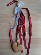 Deko-Herz mit Schleife und Bänder zum Hängen, verschiedene Größen und Farben