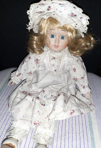 Vintage gilde porzellanpuppe - vintage,