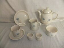 c4 Keramik Biltons - blaue Tulpe & Linien auf elfenbeinfarbenem Hintergrund - 6F7B