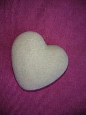 Sandstein Skulptur Herz grau