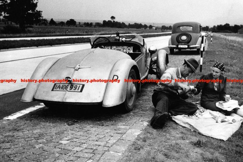 F018352 paar ruht neben einer - f018352,