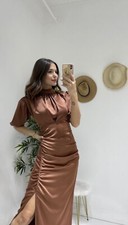 Satinkleid mit Ballonärmel in