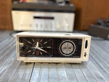 Universum UKWUhrenradio W2821