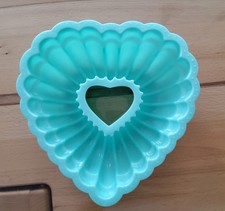 Tolle kleine Silikon Backform Herzform grün 17 cm 