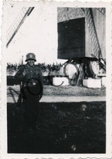 Foto WK2 Wehrmacht  Soldat vor