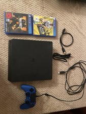 PS4 Slim 500GB Schwarz, Mit Controller Und 2 Spielen