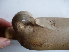 uralte Steingut oder Ton