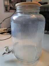 Getränkespender mit Zapfhahn