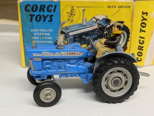 Corgi toys ford 5000 super - 67,