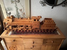 Holzlok mit Barfach – Deko-Lok für Schnapsflasche & Gläser