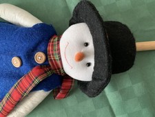 Weihnachts Sammelfigurr ca. 52×20 cm Schneemann mit Zylinder und Holz Besen Alt