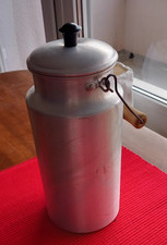 alte Milchkanne aus Aluminium