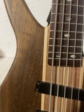 Bass in Holzoptik Braun Harley