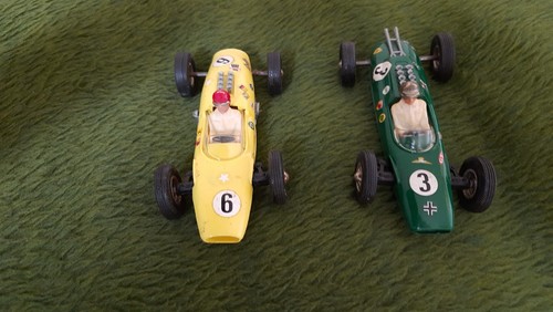 Zwei carrera rennwagen - rennwagen, /