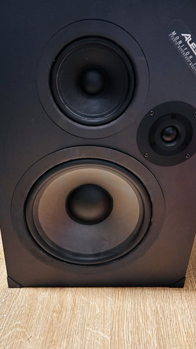 Paar alesis monitor - 1, two