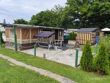 Dauerstellplatz mit Wohnwagen und festen Vorzelt