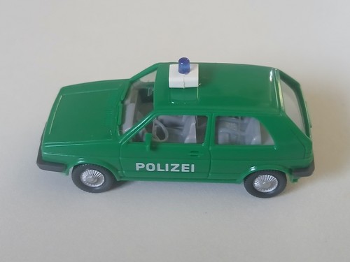 Polizeiwagen golf 104 2 - polizeiwagen, vw