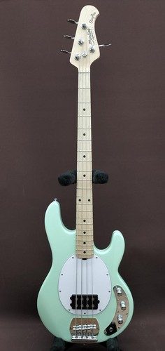 Sterling musicman bass - by, e-bass