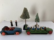 Konvolut Erzgebirge Holzspielzeug: Fahrzeuge und Figuren. Miniaturen Sammlung
