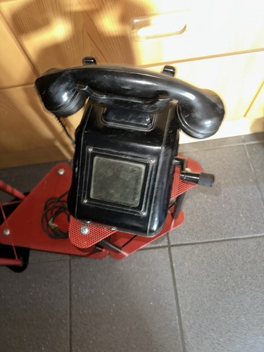 Altes telefon mit handkurbel - altes,