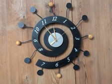 Ältere schwarze interessante Wand-Uhr mit Leisegang-Werk (974)