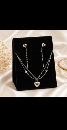 Set aus ohrringen und - aus,