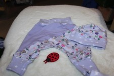 Mode für die Kleinsten Babyset Pumphose+Mütze gr 56/62/68-Flieder-Häschen