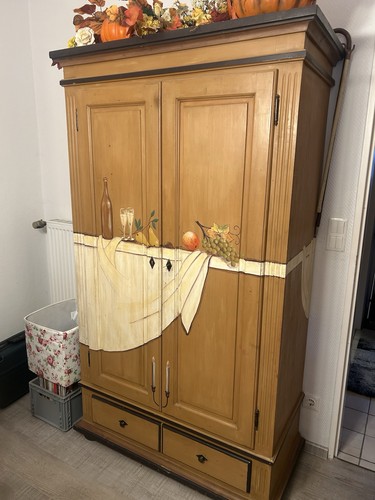 Bemalter bauernschrank aus - bemalter,
