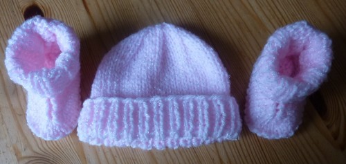 Handgestrickte rosa frühchen - handgestrickte,