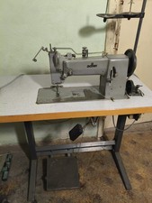 Ein Nadel Nähmaschine Adler