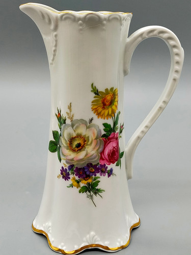 Eleganter gerold porzellan - eleganter,