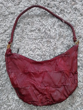 Tolle Vintage Halbmond Tasche Schultertasche, Patchwork Leder, weinrot