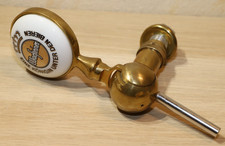 Alter Messing-Bierzapfhahn mit Porzellan-Griff „Eine Königin unter den Bieren“