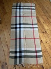 Schal mit großem Karo Muster, breit und groß mit Fransen, kratzt nicht