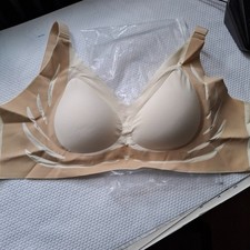 2 BH , Größe 100 / E , gekauft im Internet, sehr angenehm , nix klemmt, nix engt