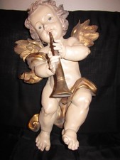 Großer Engel mit Flöte