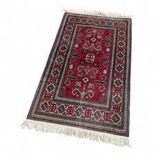 Traditioneller roter Teppich