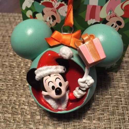 Disney store - disney, micky