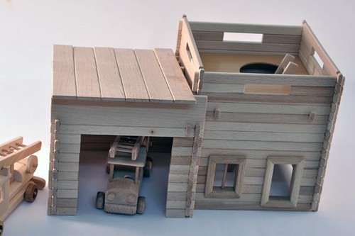 Kleines feuerwehrhaus mit - kleines,