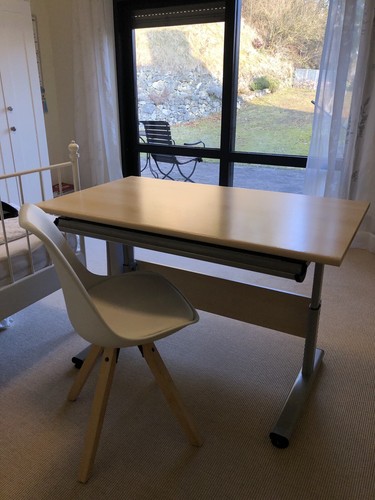 Schreibtisch