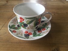 Roy Kirkham Jumbo Teetasse mit Untertasse , wie neu, Muster Sweet Cherry