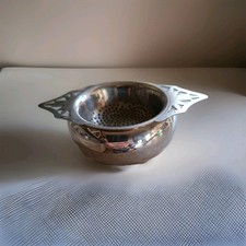 Altes Teesieb mit Schälchen