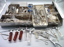 Konvolut OP Besteck Chirurgische Instrumente Scheren Klemmen Praxis gebr.