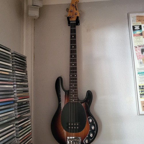Ernie ball stingray bass - ernie,