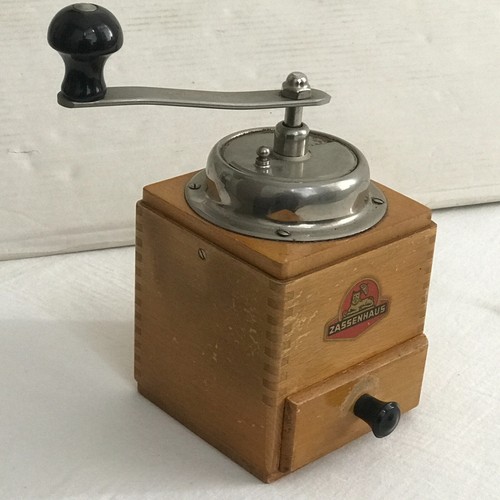 Alte holz kaffeemühle - alte,