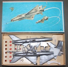 Flugzeuge - Bausatz DDR  MIG 21 Kampfflugzeug    1 : 100 VEB Plasticart